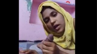 Bangladeshi hijabi girl giving blowjob to her husband
